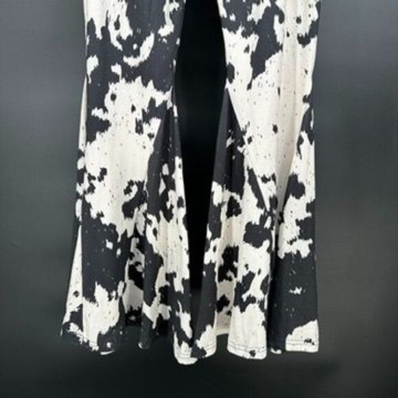 Sterling Creek Cow Print Bell Bottoms Size Medium Stretch Flare Cows Come Home B - Picture 8 of 9